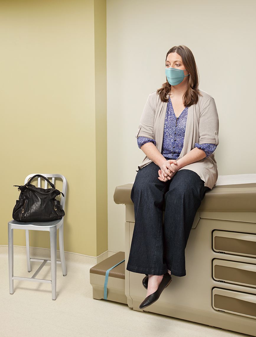 Female Cornoavirus patient in Doctor